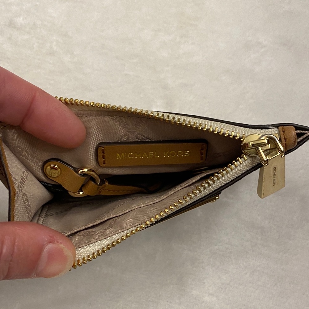 Michael Kors Small Wallet in cream - Picture 3 of 4
